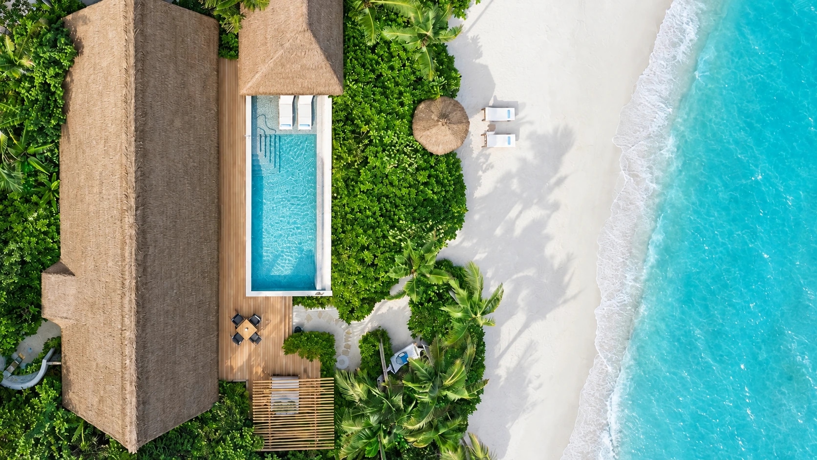 Villa avec piscine en bord de plage vue du ciel au Waldorf Astoria Maldives Ithaafushi